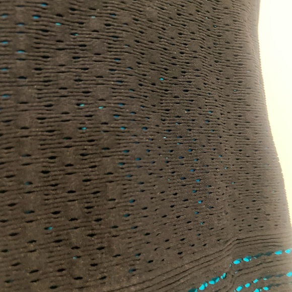 2 piece Guess skirt and halter. Size xs. - Picture 5 of 6